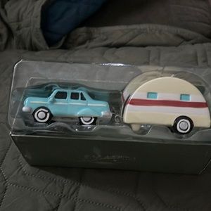 Midwest/seasons of cannon falls. Retro looking salt and pepper set